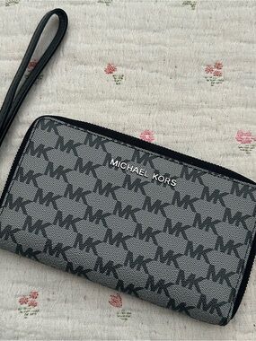 Michael Kors Wristlet